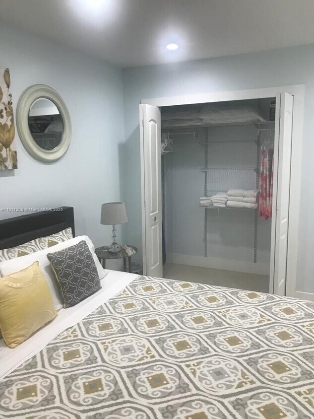 Foto principal - 7921 Abbott Ave