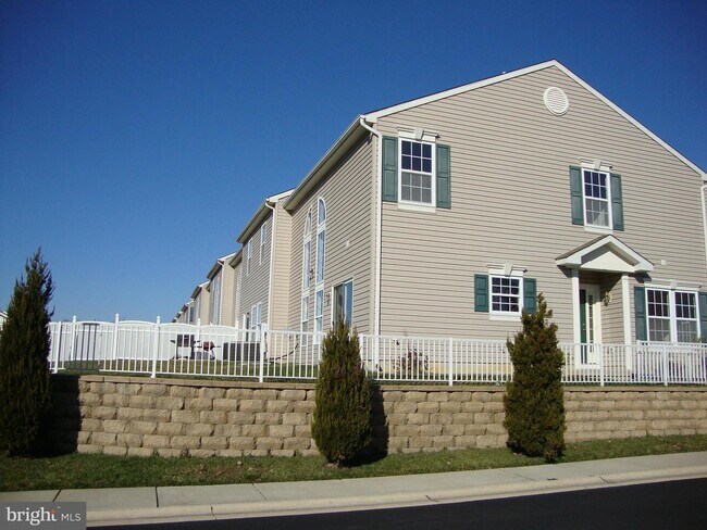 Building Photo - 200 Merlin Dr