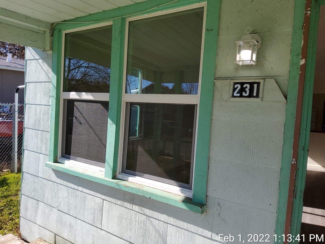 Primary Photo - 231 Moore Ave