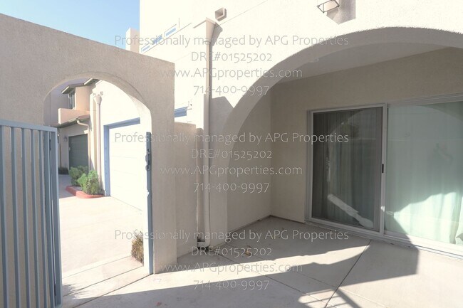 Foto del edificio - 2041 N Orange Olive Rd