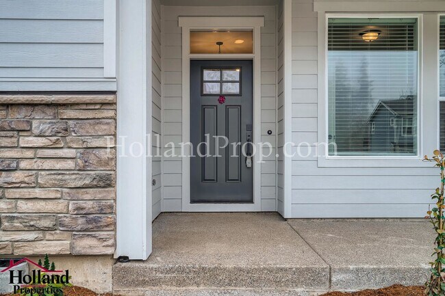 Foto del edificio - Luxurious South Hillsboro Home with a Fenc...