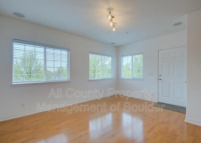 Building Photo - 14300 Waterside Ln