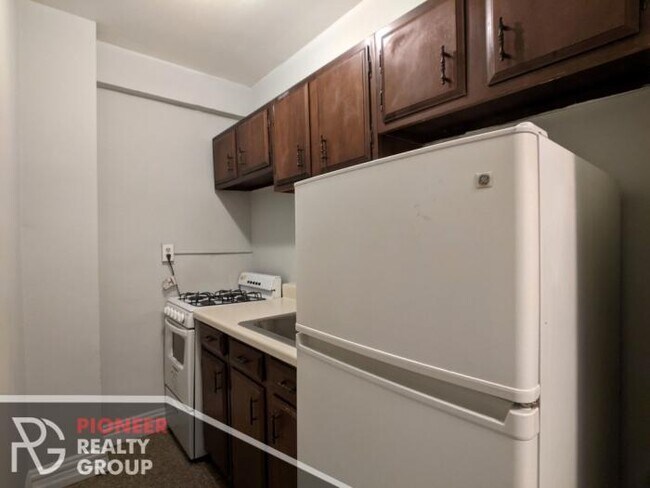 Foto del edificio - 0 bedroom in CHICAGO IL 60657