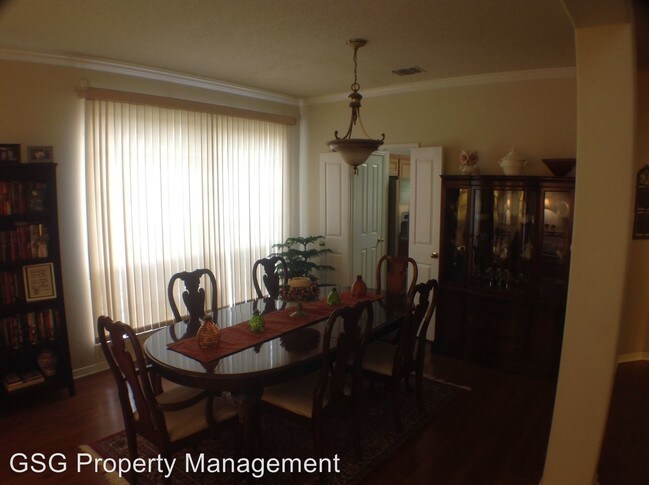 Building Photo - 15322 Fall Place Dr
