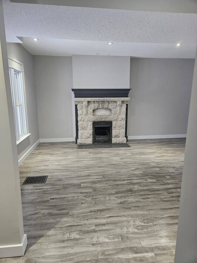 Building Photo - 2059 Elphinstone St