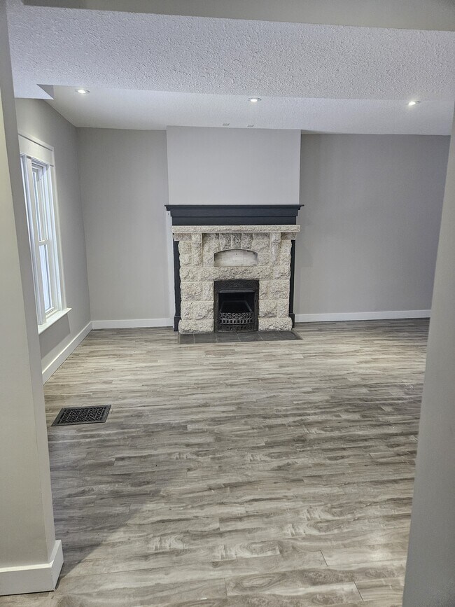 Photo du bâtiment - 2059 Elphinstone St