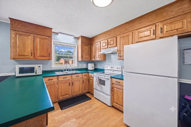 Foto del edificio - Charming All-Brick 3BR Home with Carport & Easy Charlotte Commute!