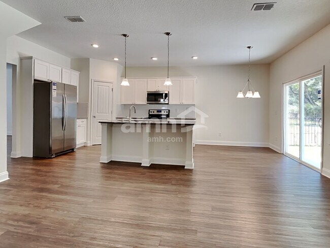 Foto del edificio - 3120 Creek Village Ln