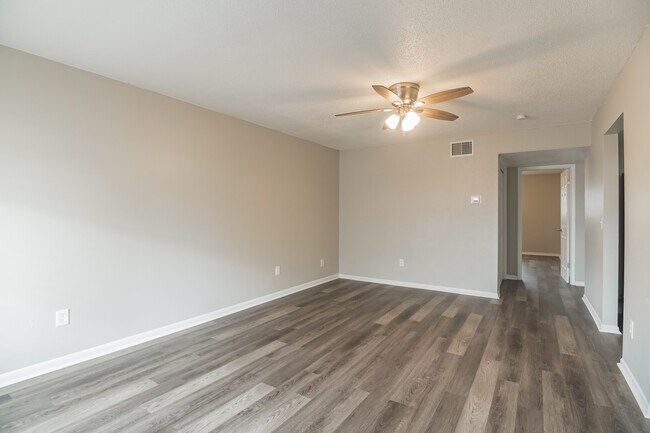 Foto del edificio - 3353 Sherwood Dr