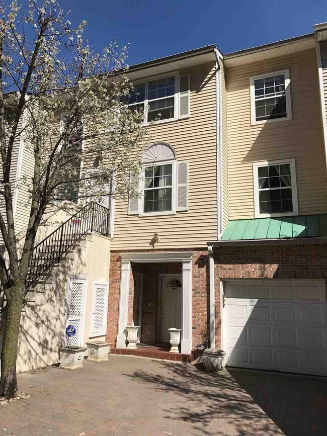 Foto del edificio - 22 Bergen Ridge Rd