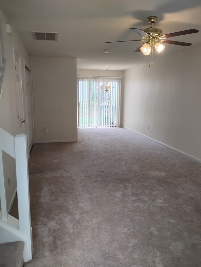 Living area - 6716 Cypress Tree Ln