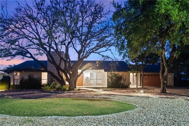 Building Photo - 129 Lakeway Dr