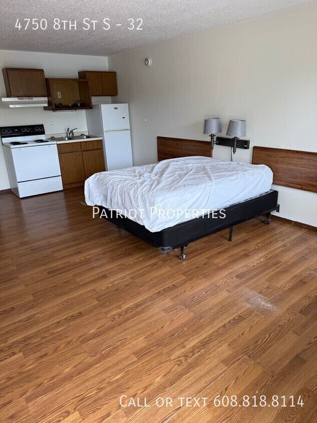 Foto principal - 4750 8th St S
