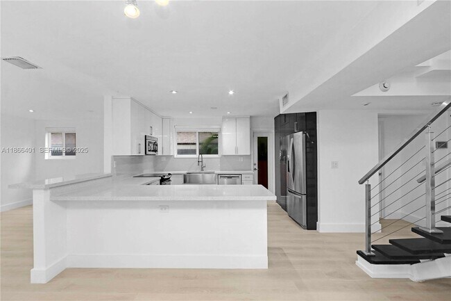 Foto del edificio - 3030 Bird Ave