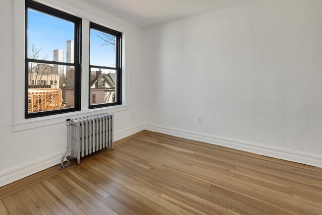 Foto del edificio - 56 Glenwood Ave