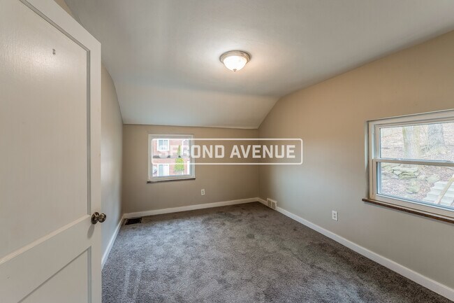 Foto del edificio - 5716 Brinley Dr