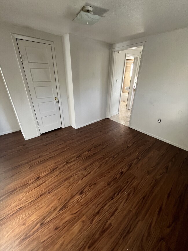 Foto del edificio - 531 W 9th St