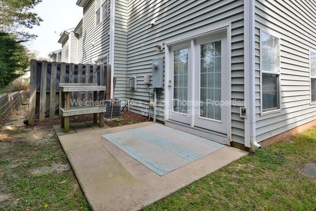 Building Photo - 1326 Holly Grove Way
