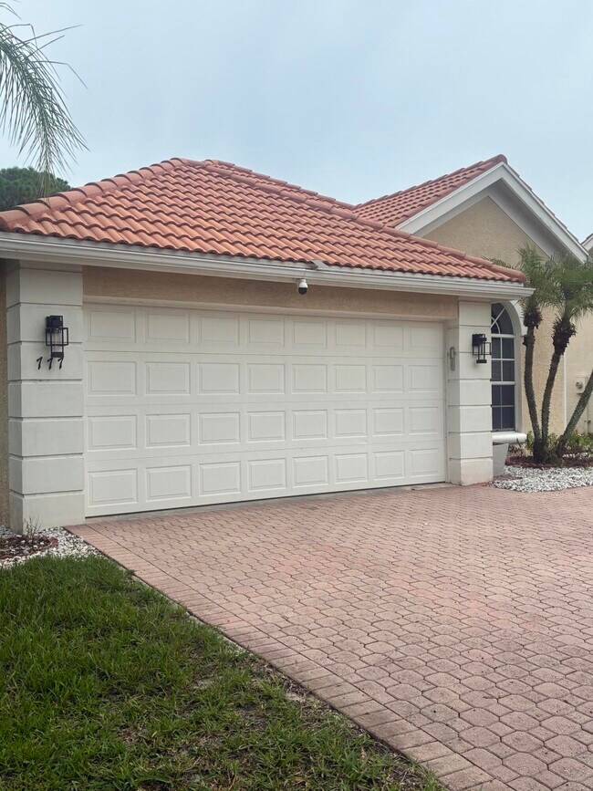Building Photo - 777 SW Munjack Cir