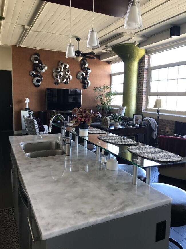 Island kitchen - 2600 W 7th St