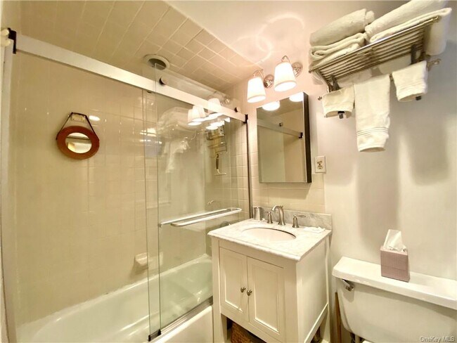 Foto del edificio - 317 E 73rd St