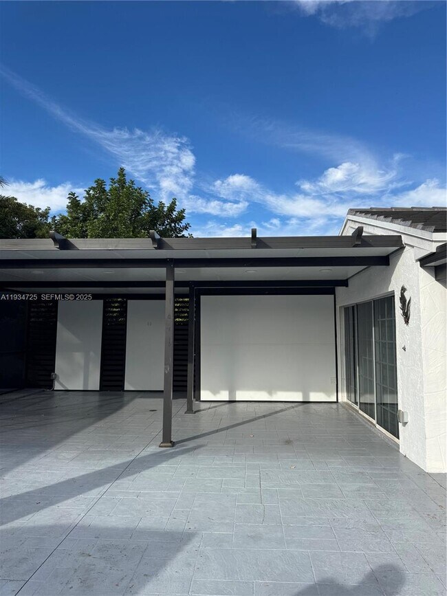 Foto del edificio - 17324 NW 63rd Ave