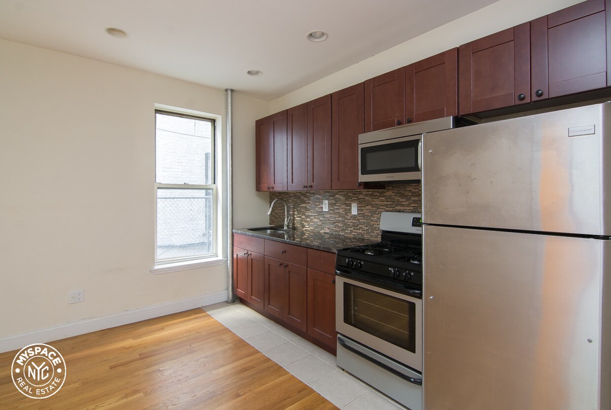 Primary Photo - 864 Nostrand Ave