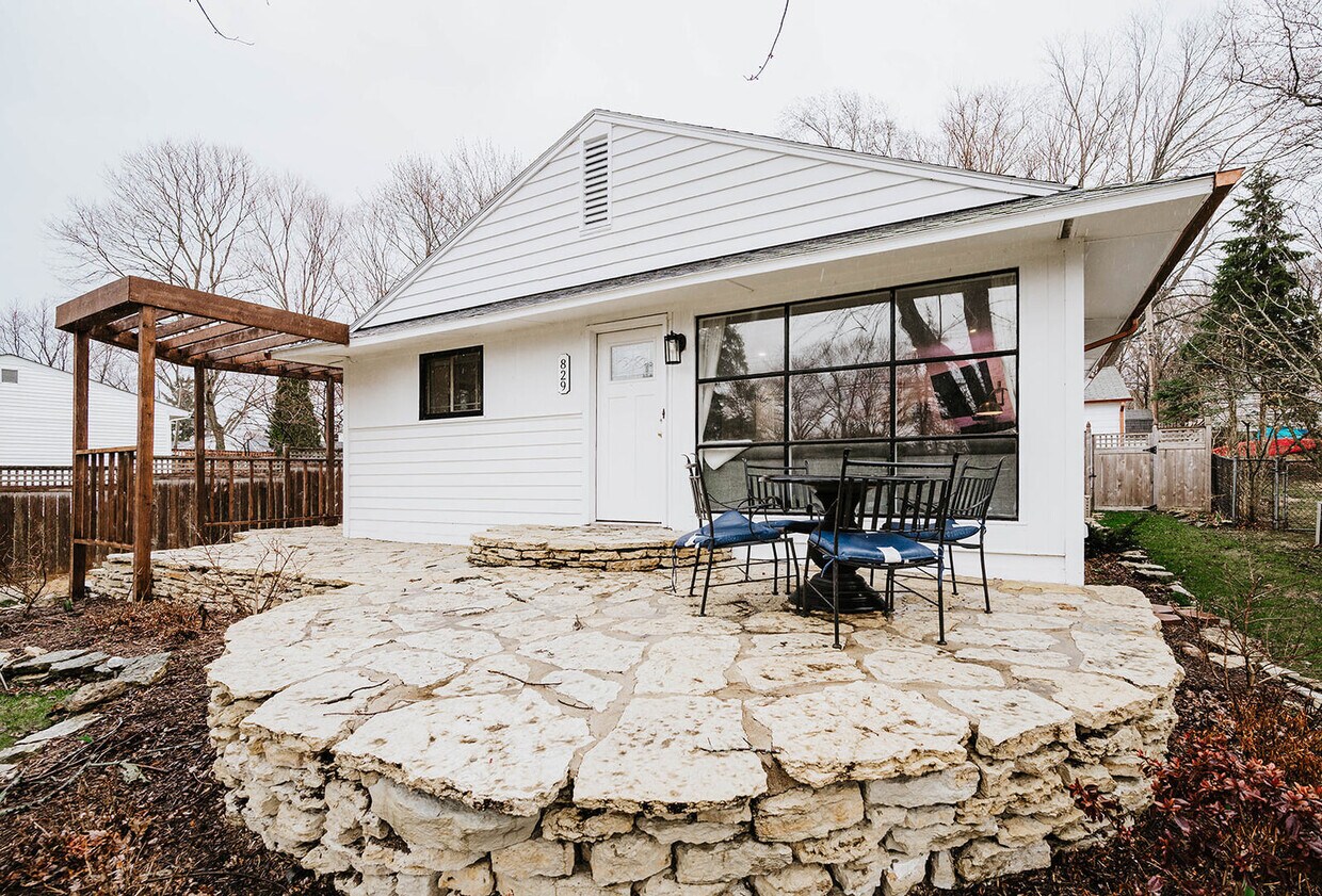 Foto principal - 829 N Bennett St
