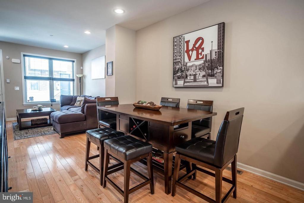 Primary Photo - 1720 Annin St