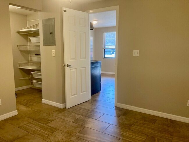 Foto del edificio - 1 bedroom, 1 bath apartment