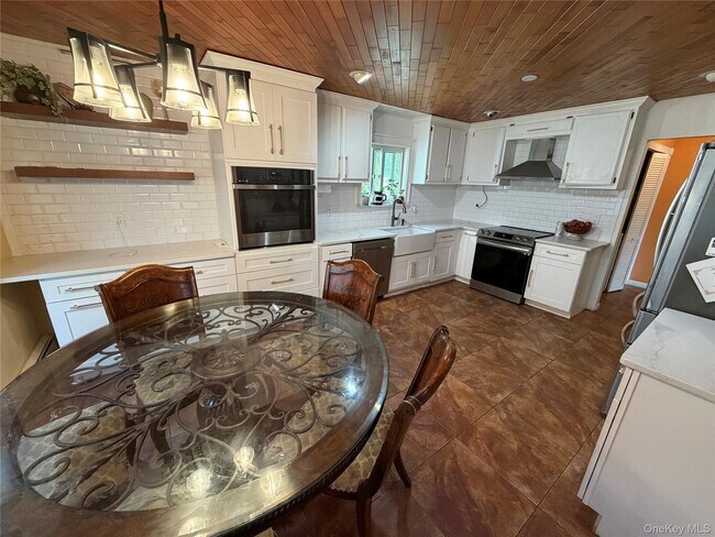 Building Photo - 30 Dumond Pl