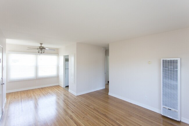 Foto del edificio - 1 BR Corner Unit With Amazing Downtown Views!