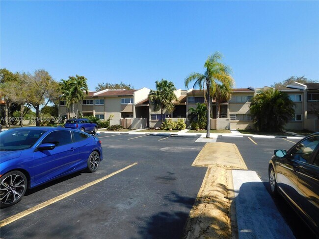 Foto del edificio - 14211 Kendale Lakes Cir