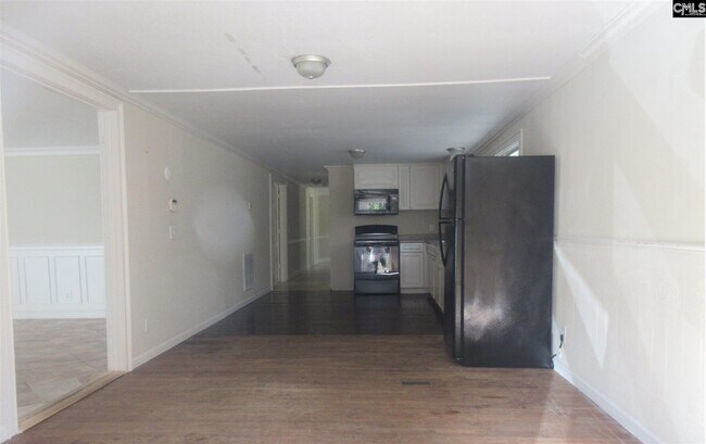Building Photo - 2185 S Lake Dr