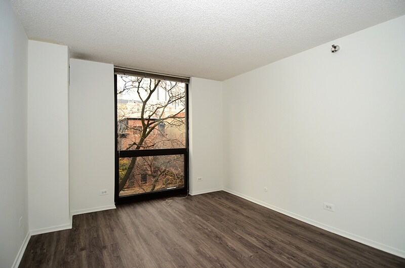 Primary Photo - 1000 N La Salle Dr