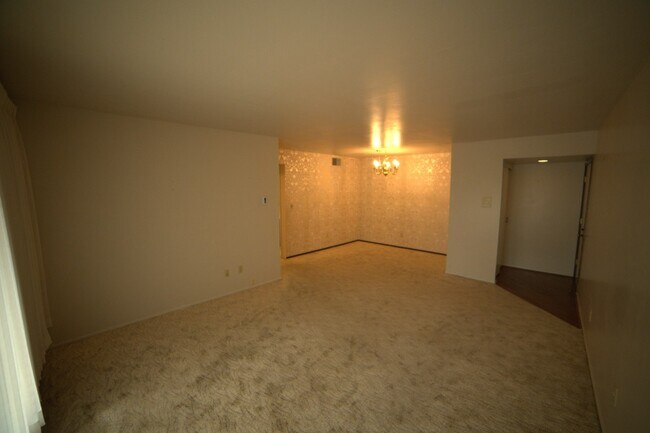 Foto del edificio - 3838 N Oakland Ave