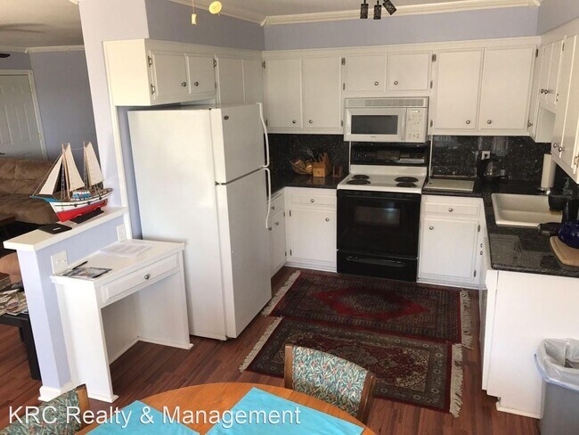 Building Photo - 1910 Roosevelt Ave