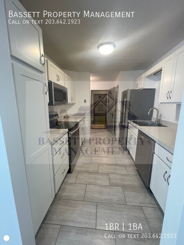 Primary Photo - 30 Stoneycrest Dr
