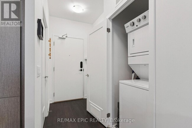 Building Photo - 95 Oneida Crescent