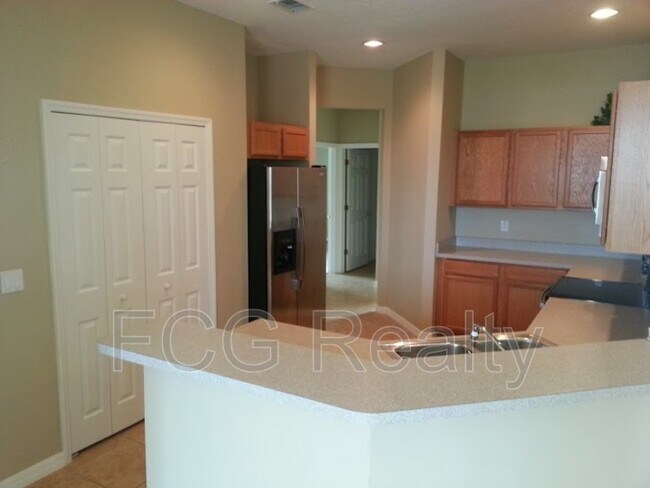 Foto del edificio - 243 Wildflower Rd