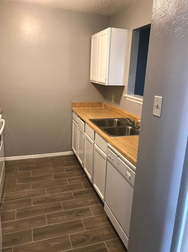 Building Photo - 4006 Peperport Dr