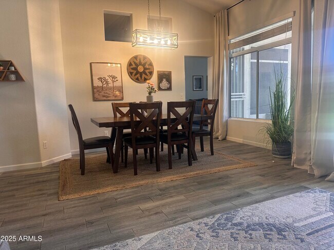 Foto del edificio - 7165 W Foothill Dr