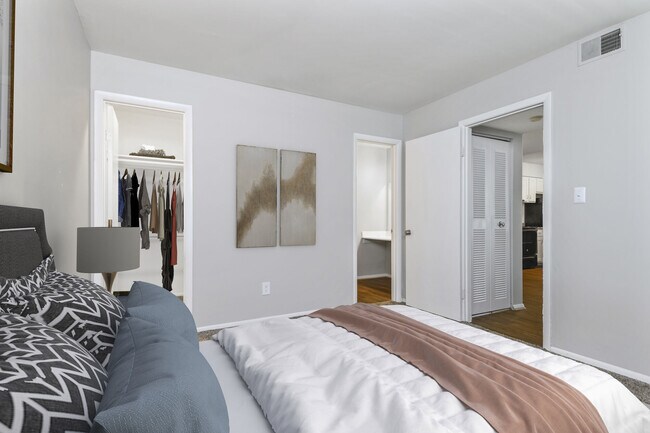 Interior Photo - Vetra Southpoint