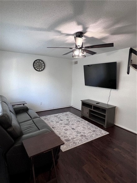 Foto del edificio - 4507 Carter Creek Pkwy