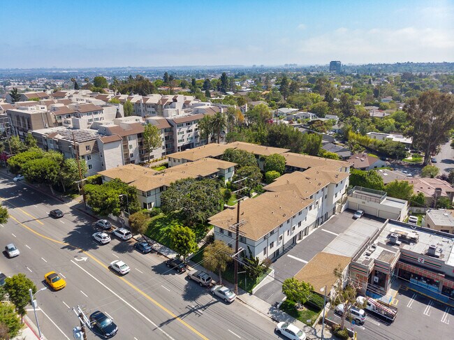 Building Photo - 3133 Overland Ave