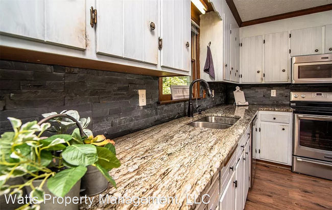 Building Photo - 5 br, 2.5 bath House - 119 Constituition Way