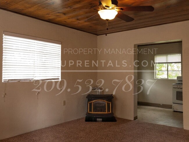 Building Photo - 354 Barretta St