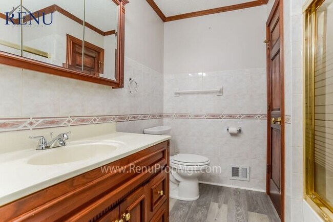 Building Photo - 7628 NW Milrey Dr