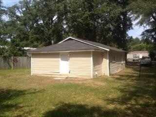 Building Photo - **AVAILABLE NOW**3 BEDROOM  / 1 BATHROOM H...
