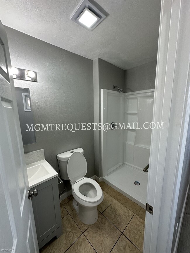 Building Photo - 2 br, 1 bath House - 11617 Kornblum Avenue...
